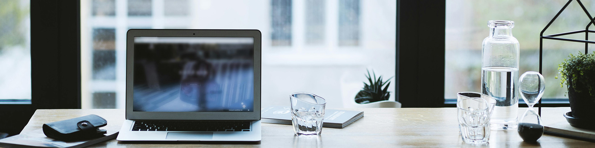 Dator_arbetsbord_1920x480